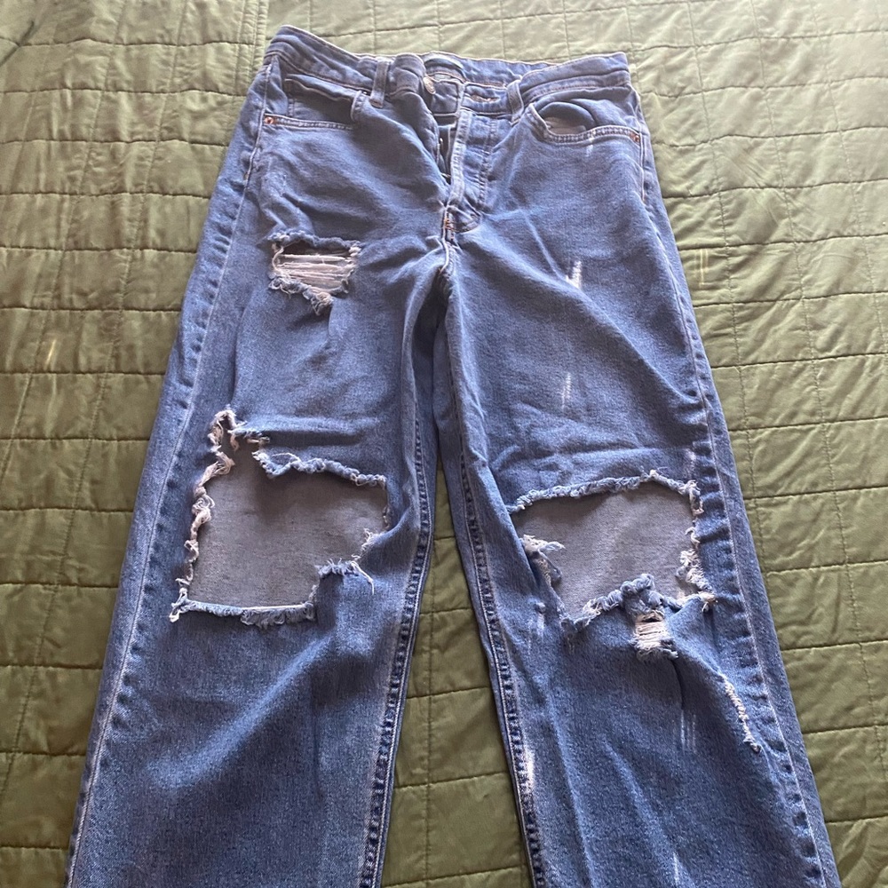 Baggy ripped jeans